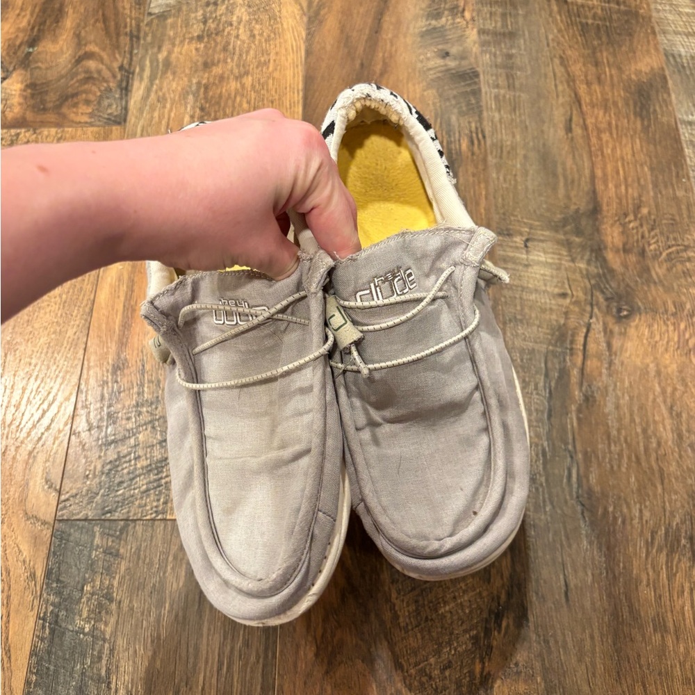 ❌SOLD DO NOT BUY❌ Wally Tribal Patterned Hey Dudes - Picture 3 of 3